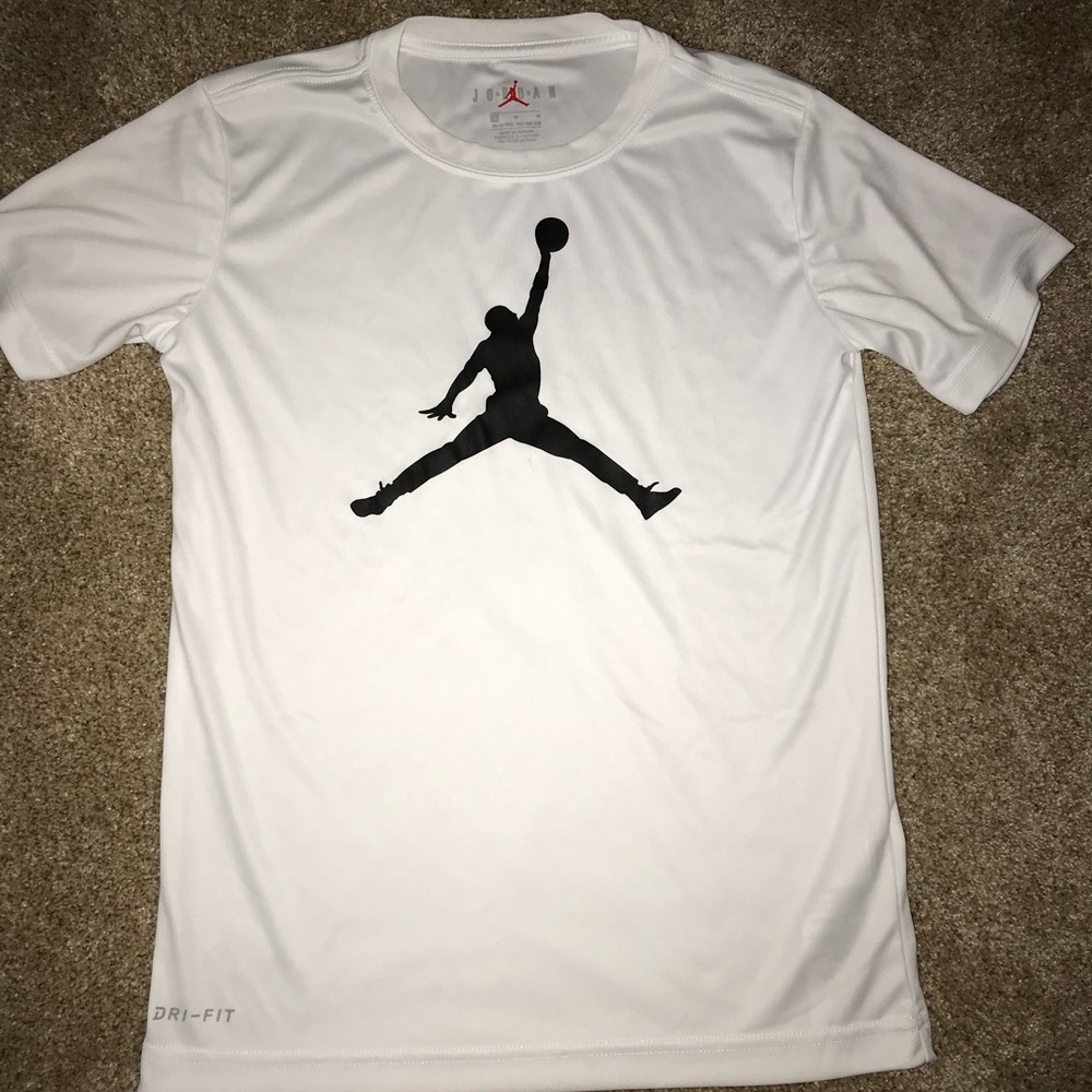 NIKE boys Jordan white athletic t-shirt